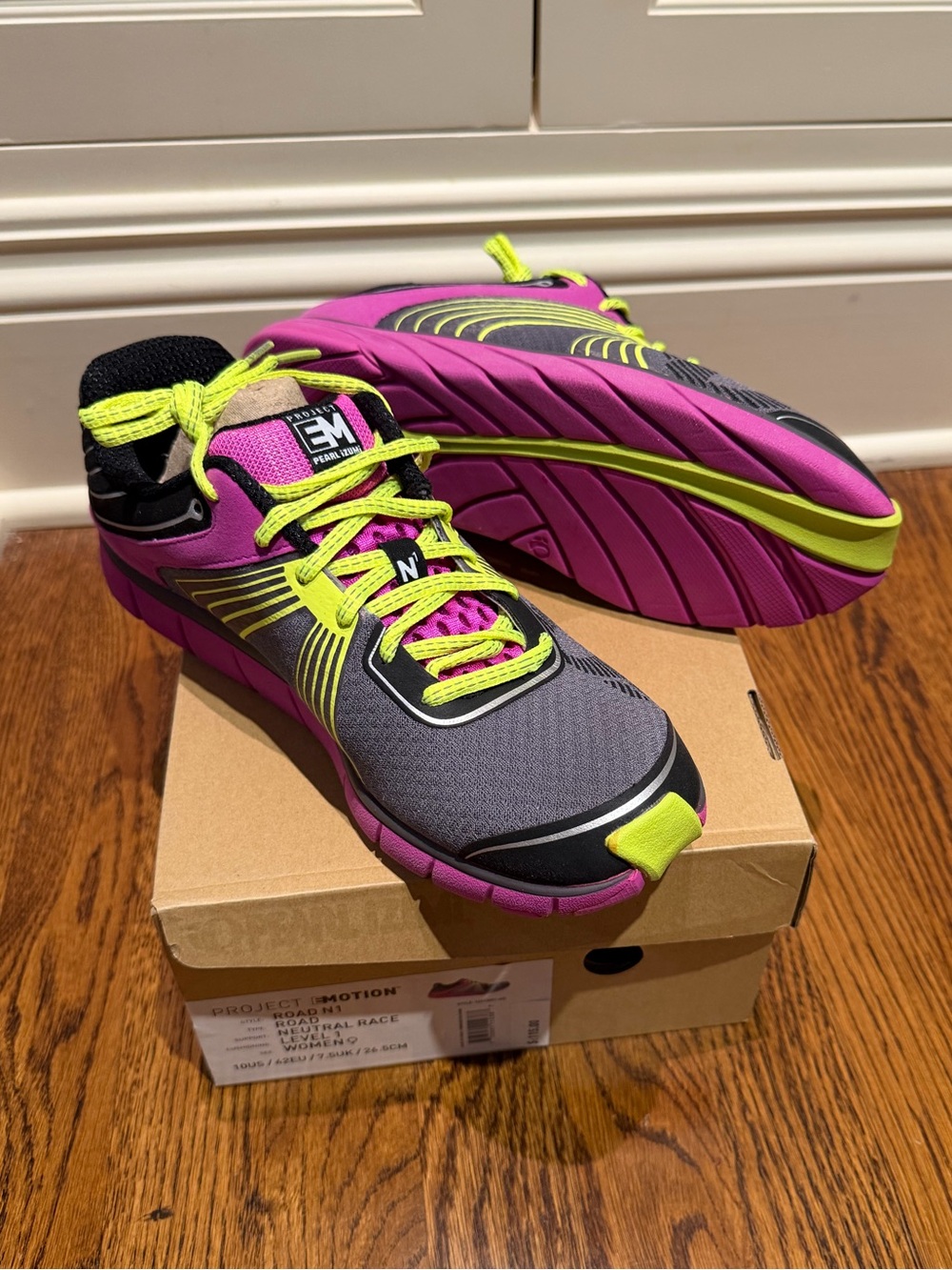 NEVER BEEN WORN Pearl Izumi Women's Project E Motion Road N1 running shoes